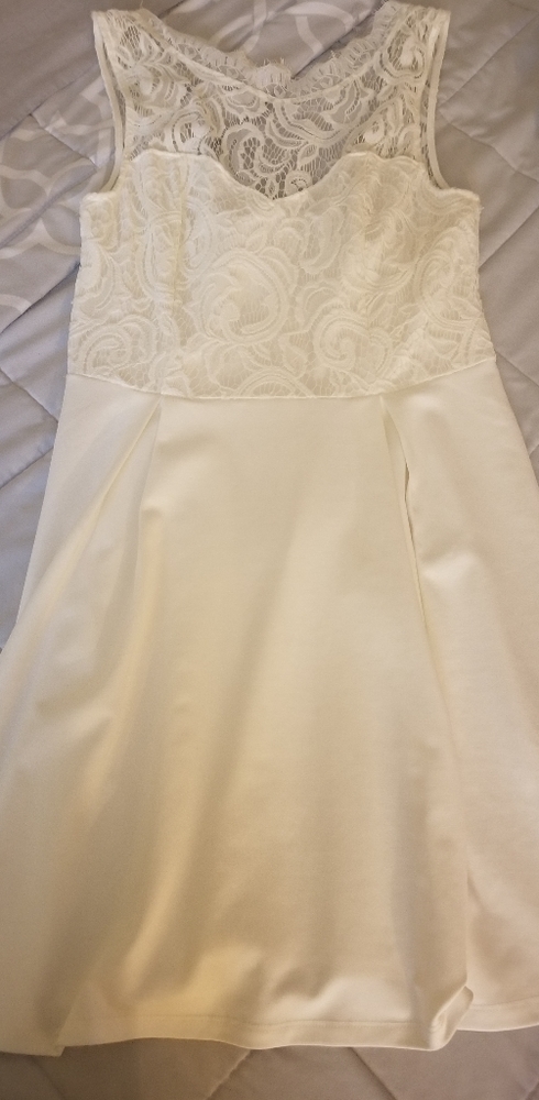 White lace keyhole  back dress